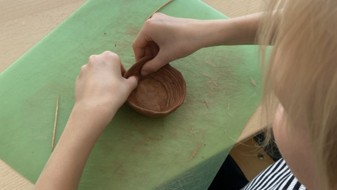 Formt euer eigenes Römer-Gefäß. © Römerthermen Zülpich - Museum der Badekultur